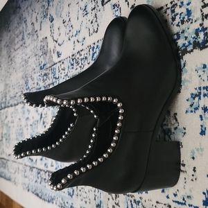 GB Call-Me Leather Ball Chain Detail Shooties